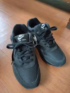 NIKE AIR MAX ブラック スニーカーのサムネイル