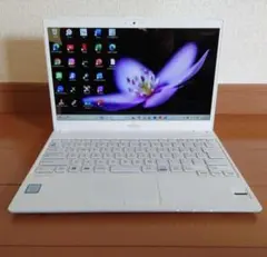 美品！富士通LIFEBOOK UH92/B3 Corei7 8GB 256GB