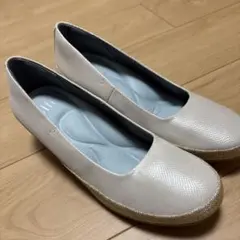 新品未使用　FITFIT　パンプニーカー　ホワイトのサムネイル