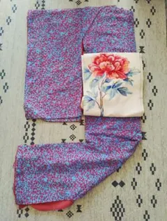 青と赤の花柄 小紋