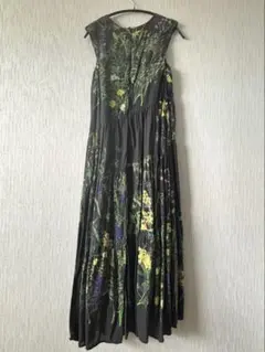 フラダンス用ドレス 黒 ボタニカル柄　パンドール フラダンス用ドレス 黒 ボタニカル柄 パンドール - メルカリ