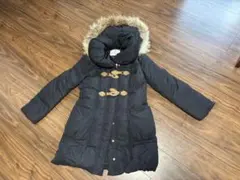 ファー付きフードの黒ダウンジャケット