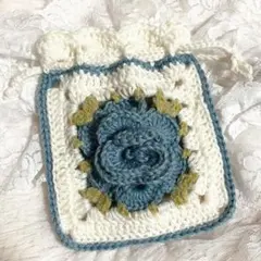 ハンドメイド୨୧かぎ針編み　ふんわり薔薇のフリル巾着ポーチ　韓国　編み物　ブルー