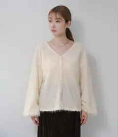 Kastane アイボリー Vネック カーディガン