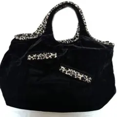 黒とヒョウ柄のトートバッグ