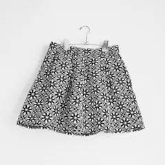 【美品】LOWRYS FARM M モノトーン柄 フレアミニスカート 白黒のサムネイル