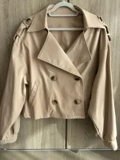 ベージュ ダブルブレスト クロップドジャケット トレンチコート