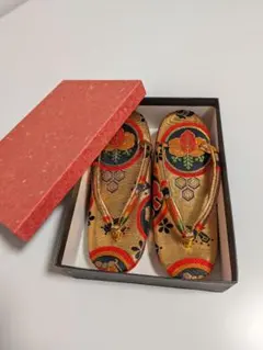 七五三 七歳用金色の花柄 草履 キッズサイズ