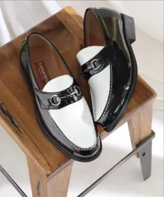 ブラック/ホワイト ローファー バックル付き