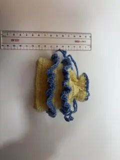 フリル付き編み物巾着袋