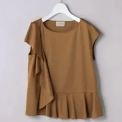 UNITED ARROWS♡アシンメトリー フリルカットソー ブラウンのサムネイル
