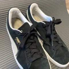 PUMA ブラック スエード スニーカー