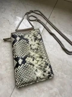 ヘビ革ショルダーバッグ カードポケット付き