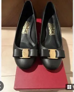 Salvatore Ferragamo Vara パンプス ブラックゴールド金具