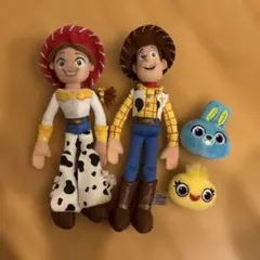 トイストーリー ウッディ ジェシー ぬいぐるみバッジ