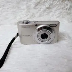 Nikon COOLPIX L22 Silver Digital Cameraのサムネイル