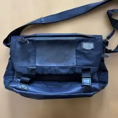 DOUBLES ブラック ショルダーバッグ