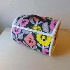 花模様の円筒形ポーチ