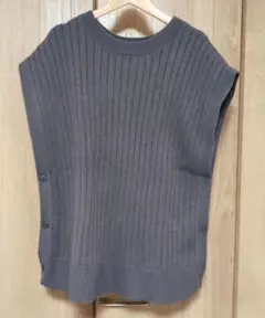 archives グレー リブ編み ノースリーブニットベスト
