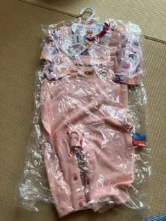 新品タグ付き半額以下　アンパンマンのロンパースのサムネイル