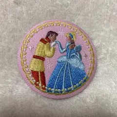 Disney Characters 刺繍缶バッジ　シンデレラ
