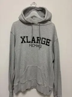 XLARGE グレー フード付きパーカー