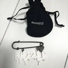 MOUSSY マウジー ロゴ ピック ブローチ 新品 ショップ布袋付き