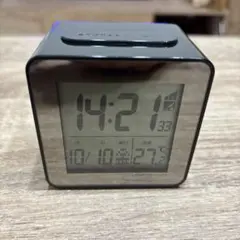 デジタル置時計 温度・日付表示付き