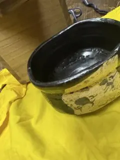 黒と黄色の釉薬の茶碗 木箱付き