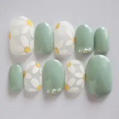 サイズオーダー可 ベリーショートオーバル ネイルチップ くすみミントフラワー