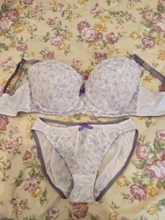 花柄ワイヤー入りブラジャーとショーツセット H95 4L