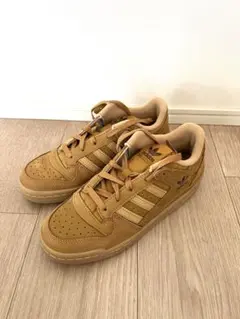 adidas ブラウン スニーカー 予備靴ひも付き