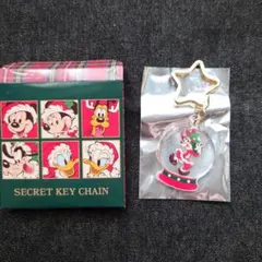 グーフィー　ディズニーストア　クリスマスシークレットキーチェーン