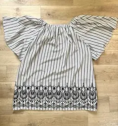 Bou Jeloud ストライプ柄 刺繍 フレアスリーブトップスのサムネイル