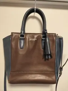 使い込んだCOACHのショルダーバッグ ブラウン/ネイビー