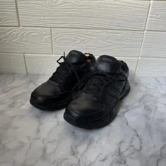 adidas スニーカー