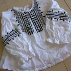ホワイト刺繍バルーン袖シャツ