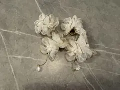 フラワーピアス　リングタイプ　ブライダルアクセサリー