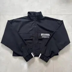 adidas トラックトップ　ショート丈