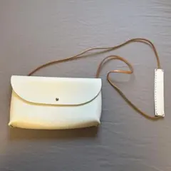 ホワイトレザーショルダーバッグ