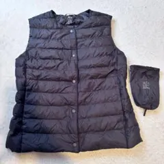 美品　UNIQLOウルトラライトダウン コンパクト ベスト ブラック　袋付き