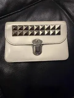 コムデギャルソンCOMME des GARCONSスタッズホワイトレザー長財布のサムネイル
