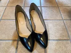 ロペピクニック　エナメルパンプス 黒