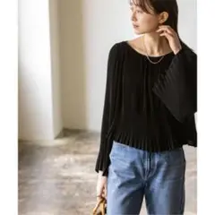 noble バックサテンプリーツブラウス