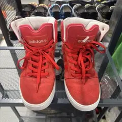 adidas レッド ハイカットスニーカー