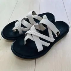 ◆Teva◆ VOYA ZILLESA サンダル ホワイト/ブラック 23㎝のサムネイル