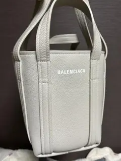 BALENCIAGA レザー ノースサウス ショッパートート ホワイト 2025年最新】バレンシアガ ノースサウスの人気アイテム - メルカリ
