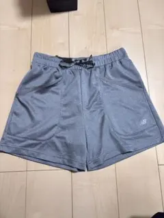 New Balance グレー ショートパンツ women’s