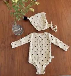 【美品】新生児〜6m 北欧風　ドット柄帽子付き　長袖ベビーロンパース　60 70