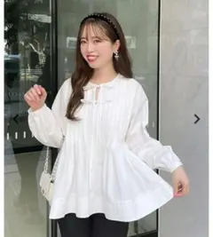 Fit more ピンタックリボンペプラムブラウス　ホワイト